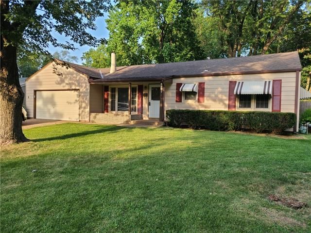 8207 Barkley St, Overland Park, KS 66204