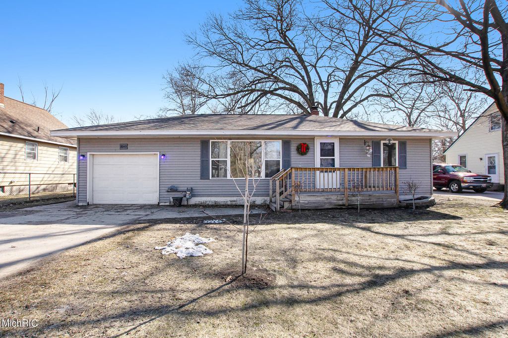 2043 Wesley Ave, Muskegon, MI 49442 - 3 Bed, 1 Bath Single-Family Home