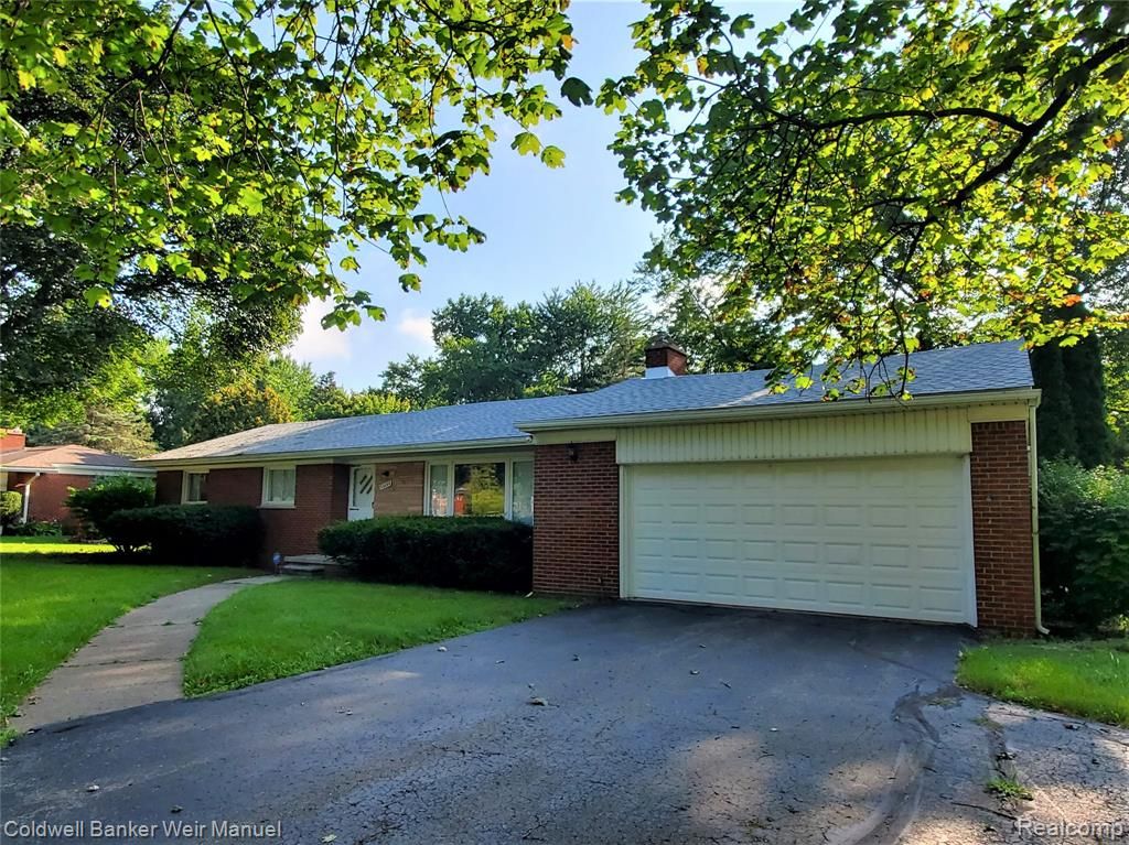 28306 Farmington Rd, Farmington, MI 48334