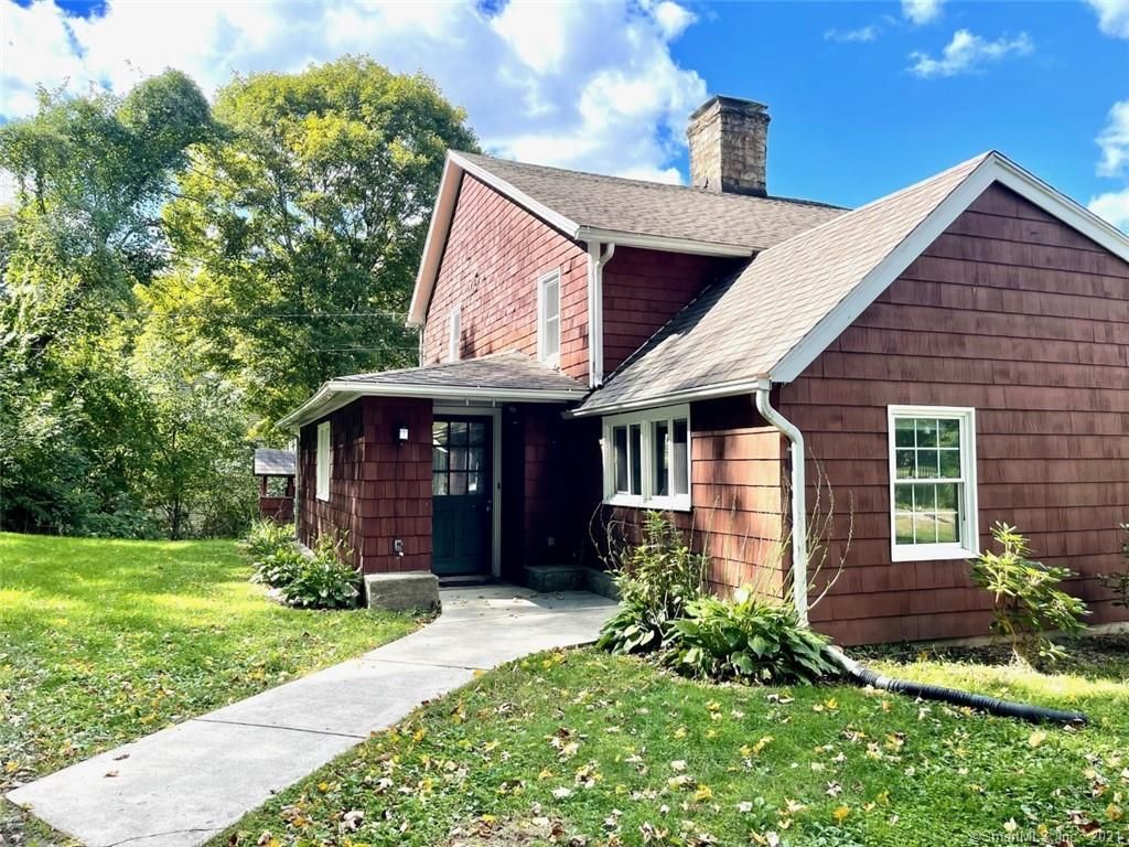 77 Bennetts Bridge Rd, Sandy Hook, CT 06482
