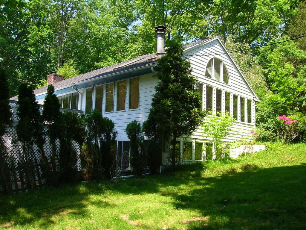 121 Parish Rd, New Canaan, CT 06840 - See Est. Value, Schools &amp; More