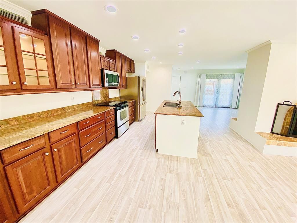 5924 Birchbrook Dr #207, Dallas, TX 75206