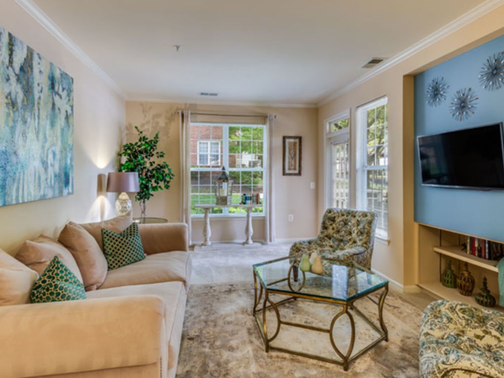 21000 Stanford Sq, Sterling, VA 20166