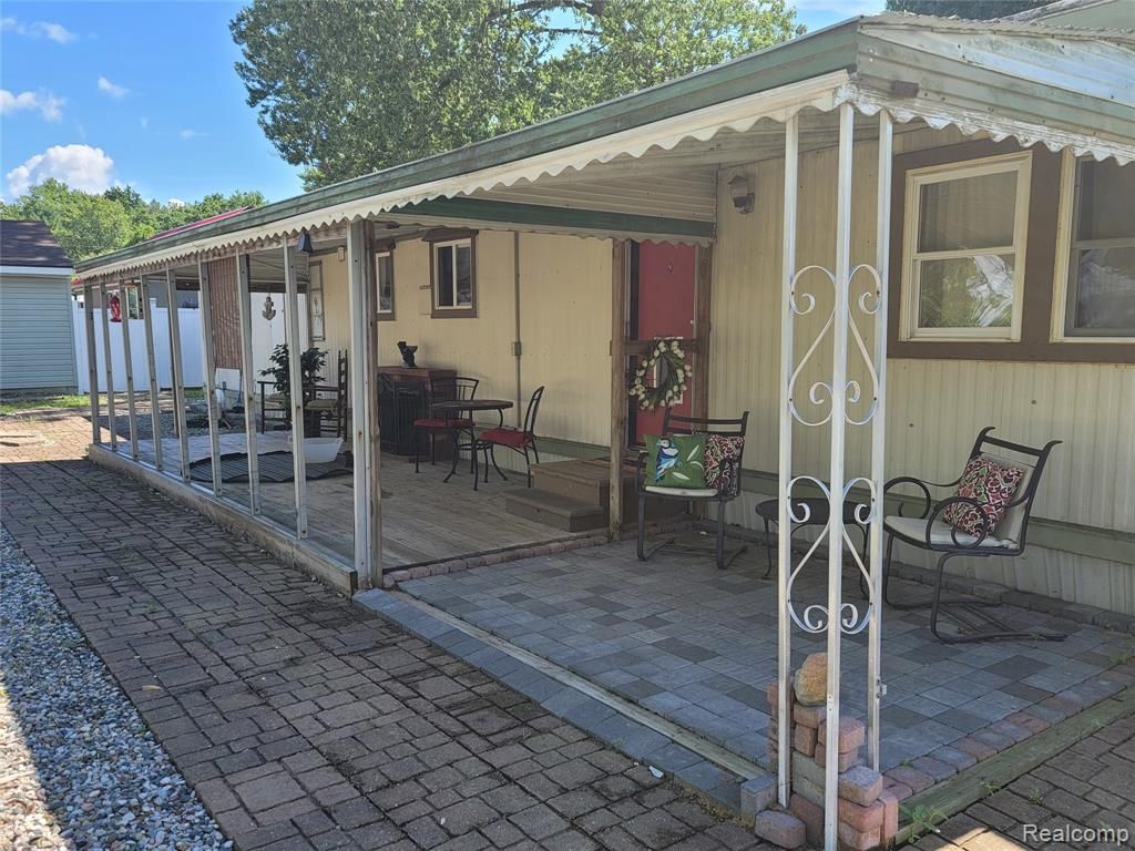203 Canal Dr, Gregory, MI 48137