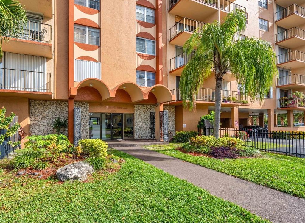 1465 NE 123rd St #12, North Miami, FL 33161