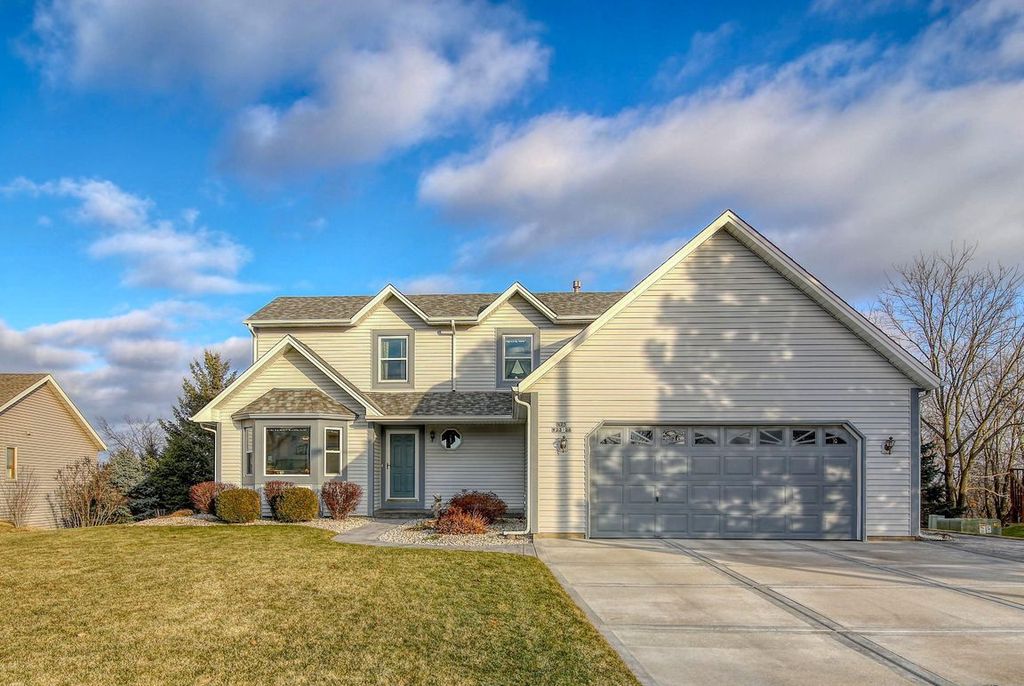 N75W23126 N Ridgeview Cir, Sussex, WI 4 Bed, 3 Bath SingleFamily