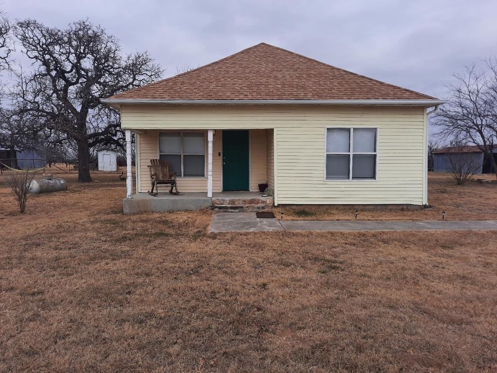 207 County Road 1750, Chico, TX 76431
