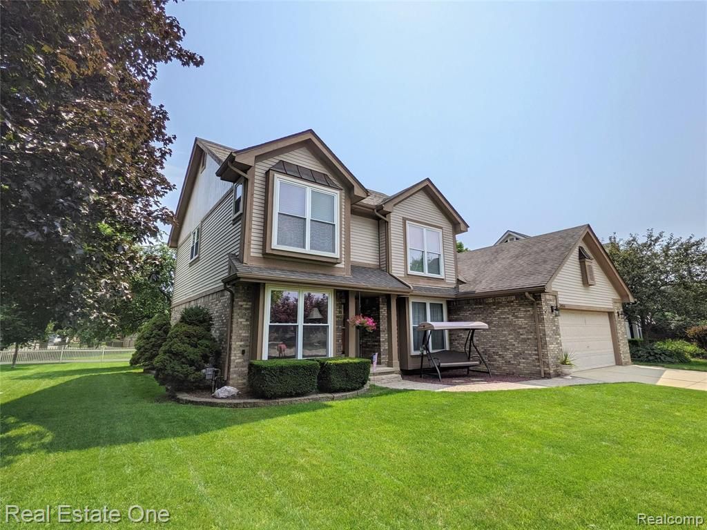34516 Clearview Cir, Sterling Heights, MI 48312
