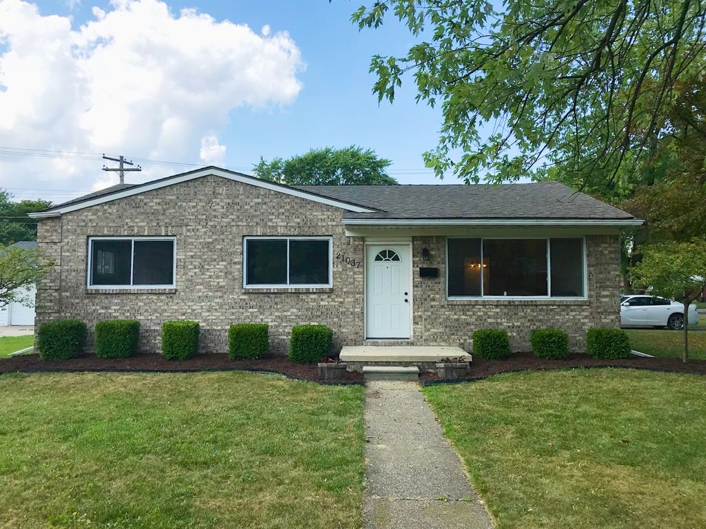 21037 Wakefield St, Clinton Township, MI 48035
