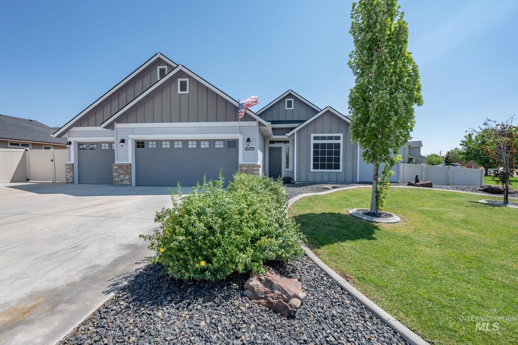 10372 W Snow Wolf Dr, Star, ID 83669