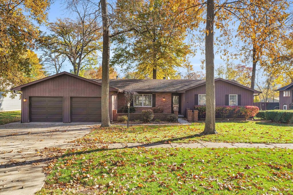 204 Raymond Dr, Mahomet, IL 61853 See Est. Value, Schools & More