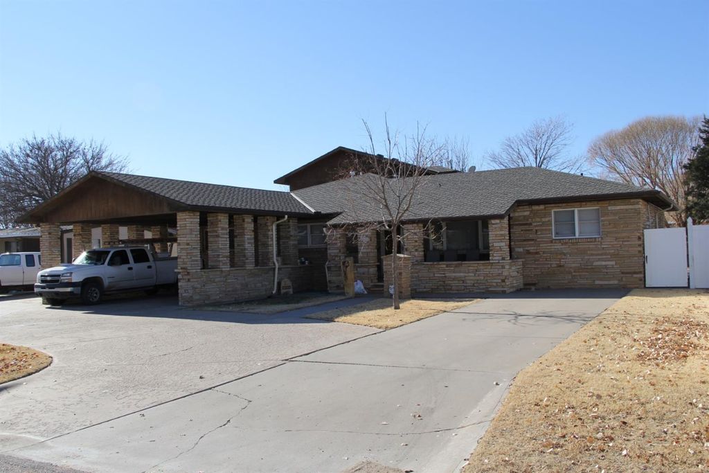 1003 S Adams St, Hugoton, KS 67951 Trulia