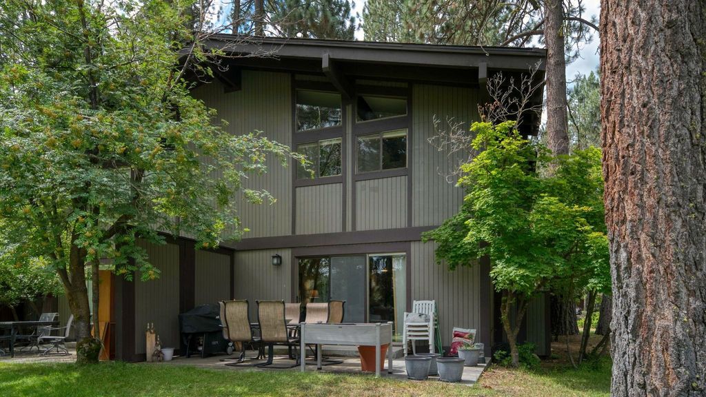 56 Graeagle Meadows Rd, Graeagle, CA 96103