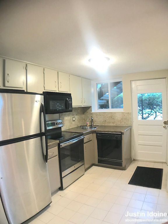 2 Winthrop St #2, Watertown, MA 02472