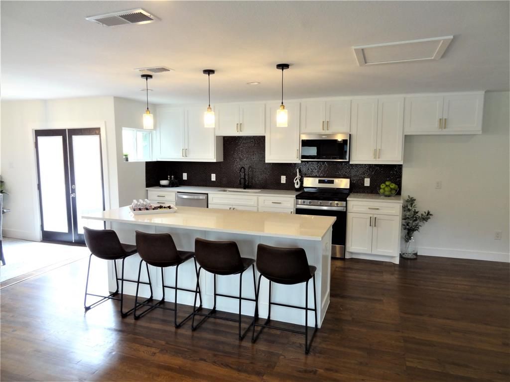 1320 Flanders St, Dallas, TX 75208
