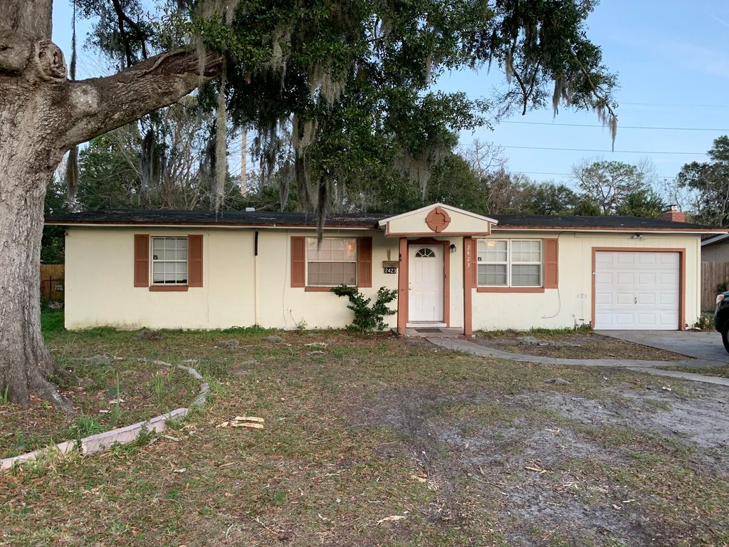 2423 Green Oak Dr, Jacksonville, FL 32211
