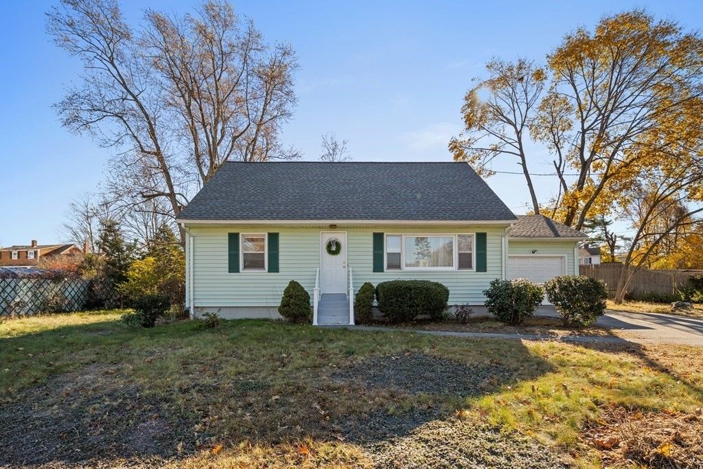 16 McKenney Cir, Andover, MA 01810