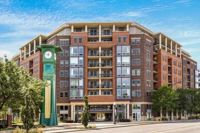 437 W Division St #708, Chicago, IL 60610