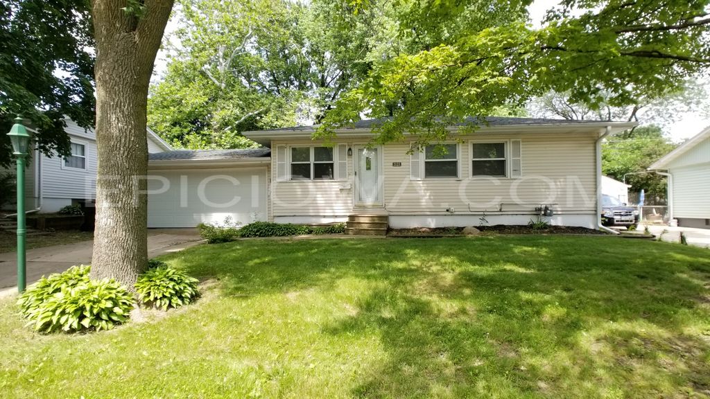 5120 Harbet Ave NW, Cedar Rapids, IA 52405