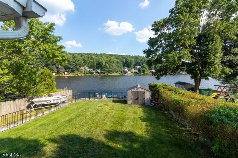 16 Lorettacong Dr, Lake Hopatcong, NJ 07849