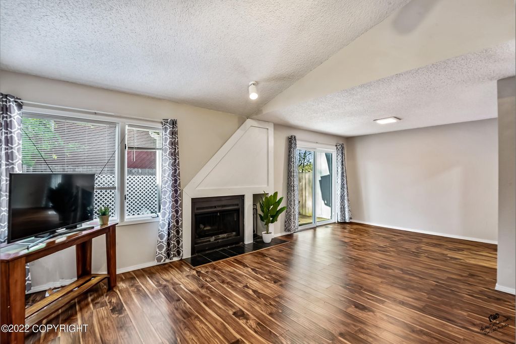 5523 E 34th Ave, Anchorage, AK 99504