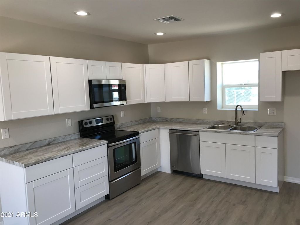 989 S Center Ave, Superior, AZ 85173