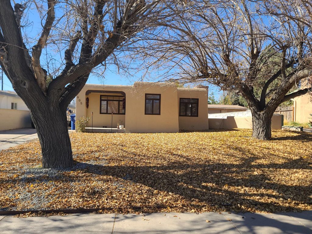 905 Adams St NE, Albuquerque, NM 87110