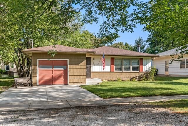 339 W 3rd St, Wellsville, KS 66092
