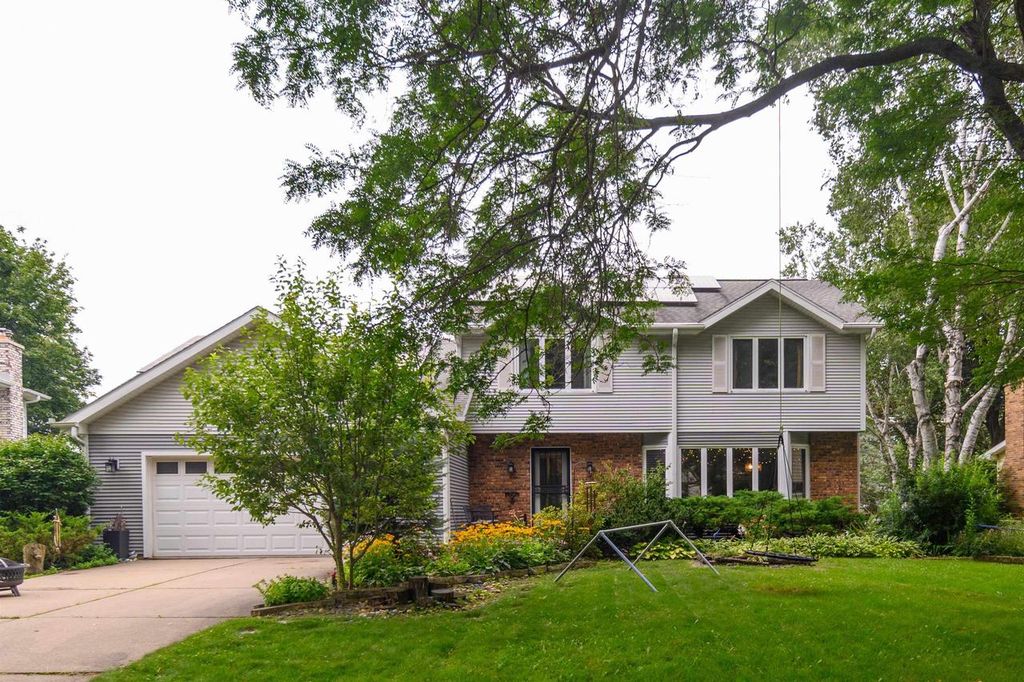 6626 Piping Rock Road, Madison, WI 53711