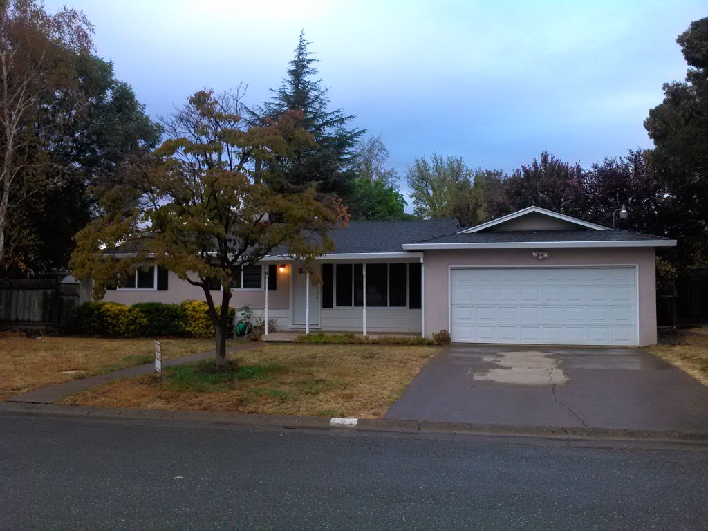 9 Manor Cir, Chico, CA 95973