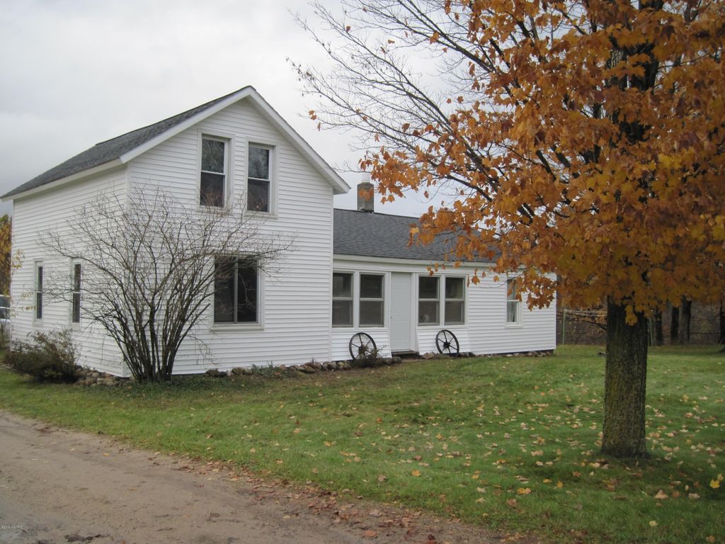4409 W 1 Mile Rd, White Cloud, MI 3 Bed, 2 Bath SingleFamily Home