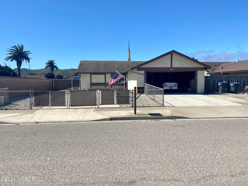 1316 W Airport Ave, Lompoc, CA 93436