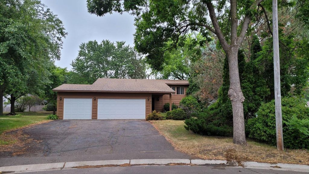 12160 Larch St NW, Coon Rapids, MN 55448