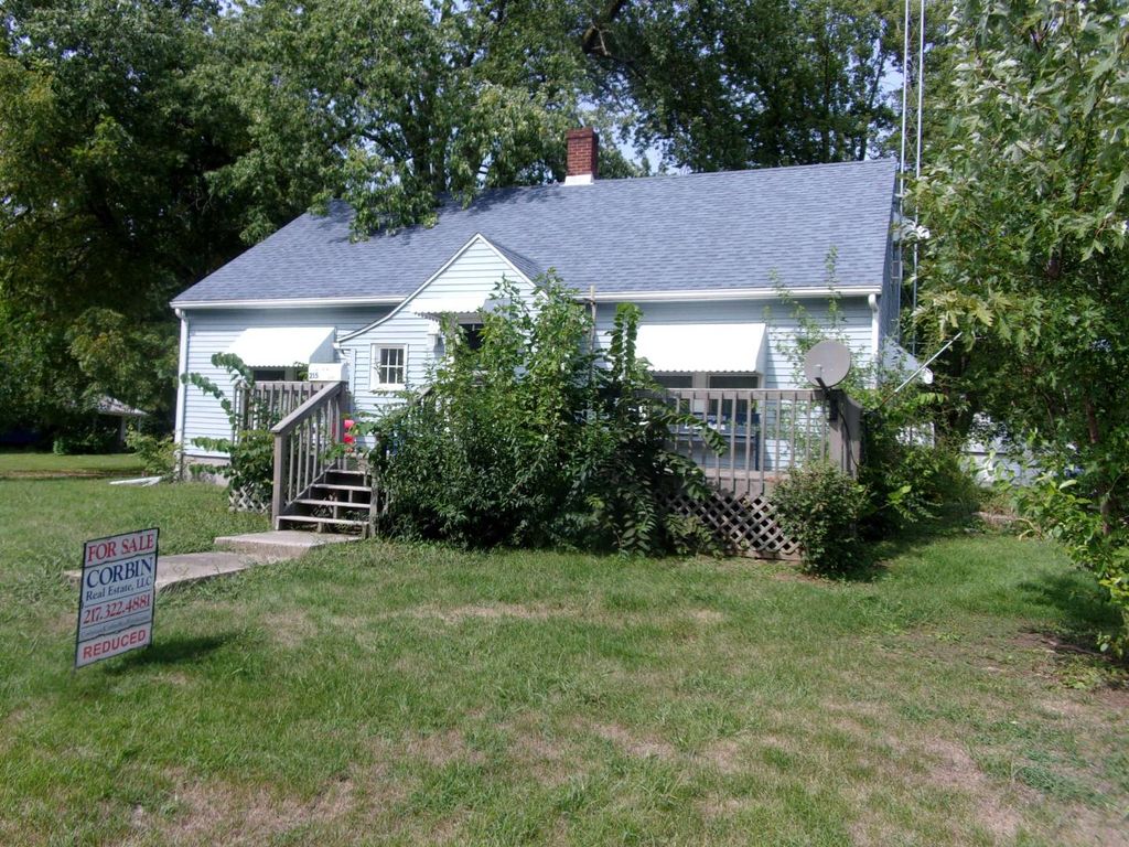 215 W Clay St, Rushville, IL 62681