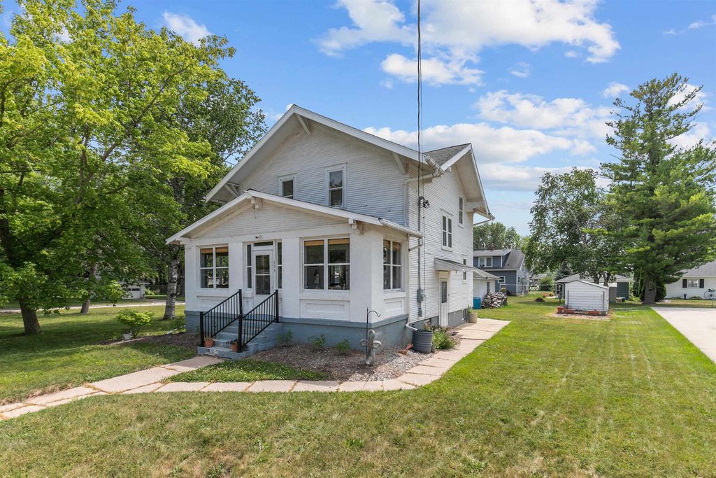 805 Main St, Wrightstown, WI 54180