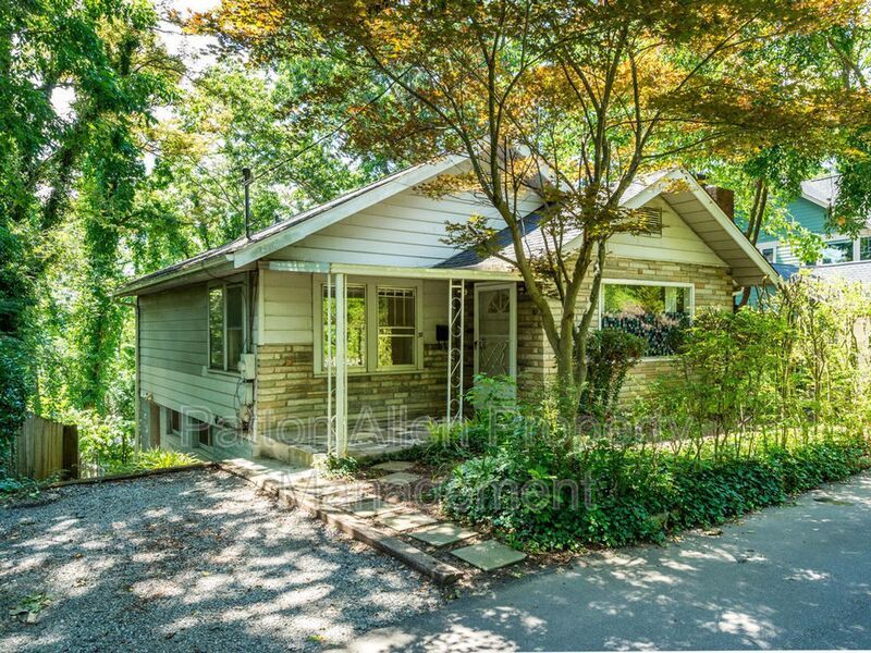 38 Oak Park Rd, Asheville, NC 28801
