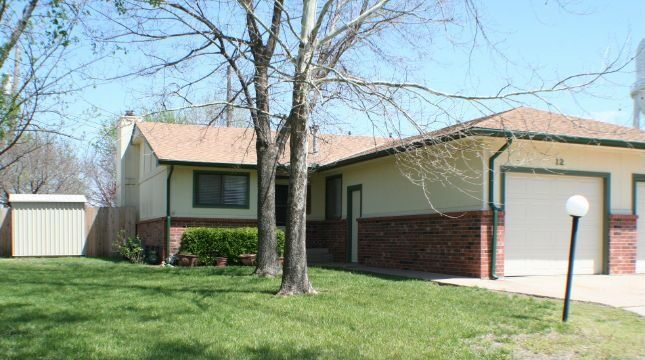 10 N Club House Dr, Augusta, KS 67010