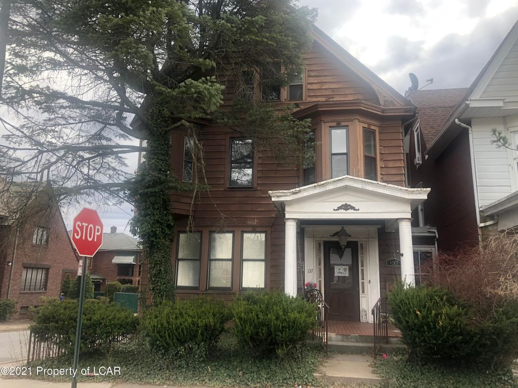 137 N Laurel St, Hazleton, PA 18201