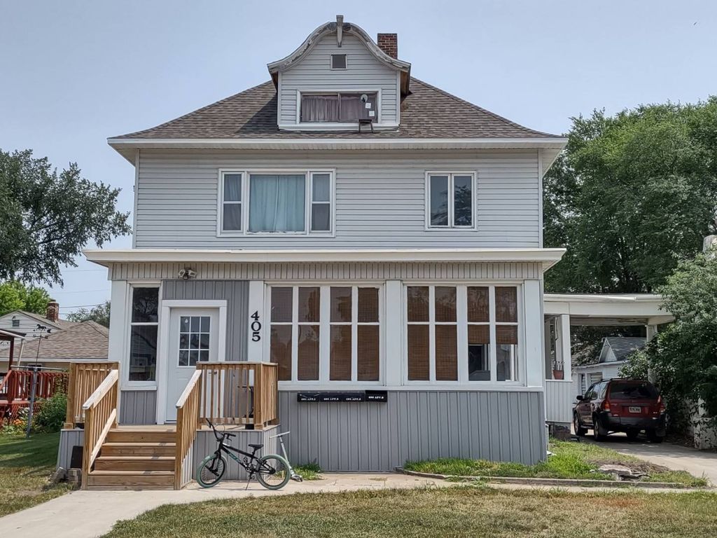 405 E 1st St, Redfield, SD 57469