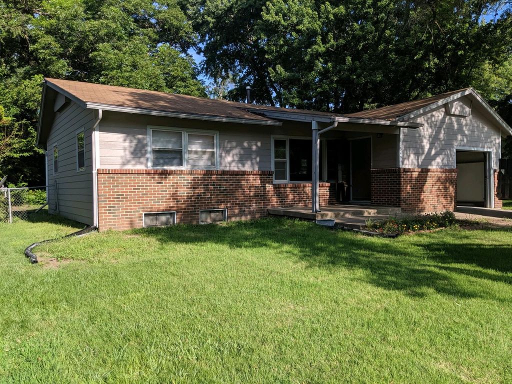 1349 N Woodlawn Blvd, Derby, KS 67037