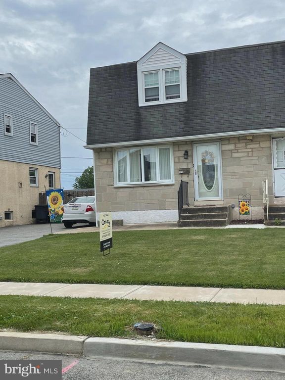 1374 Langley St, Trainer, PA 19061