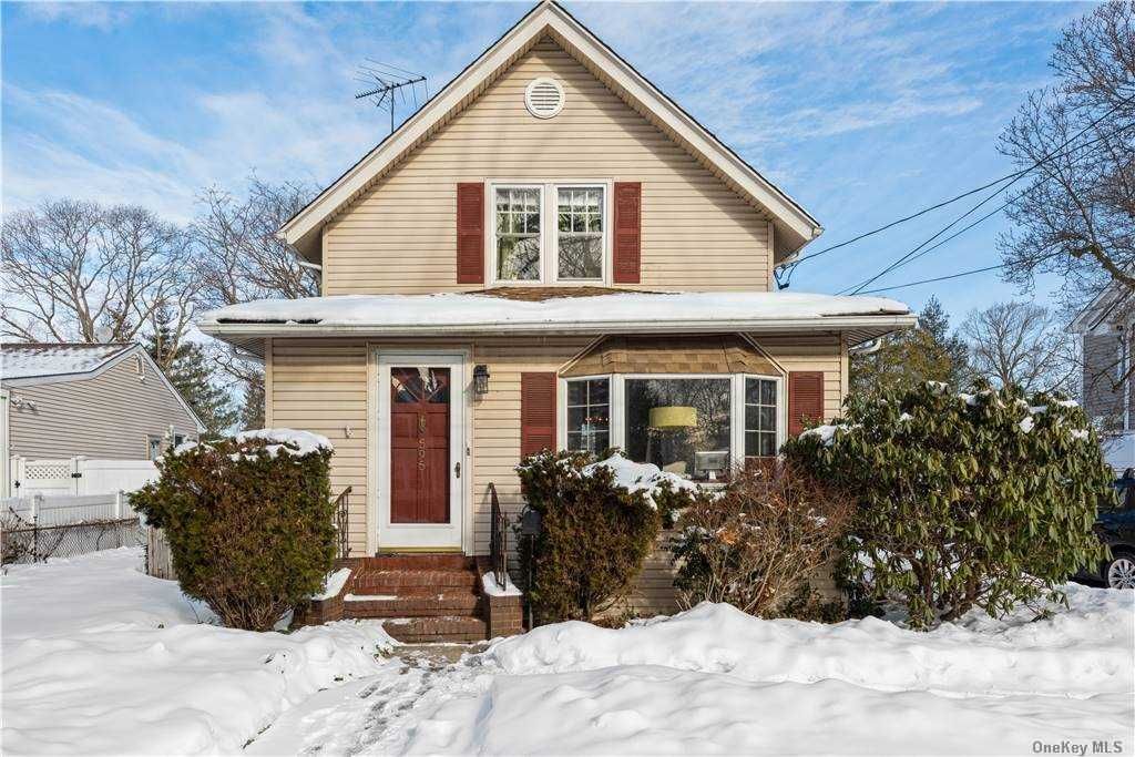 595 Madison Ave, North Baldwin, NY 11510 3 Bed, 2 Bath SingleFamily