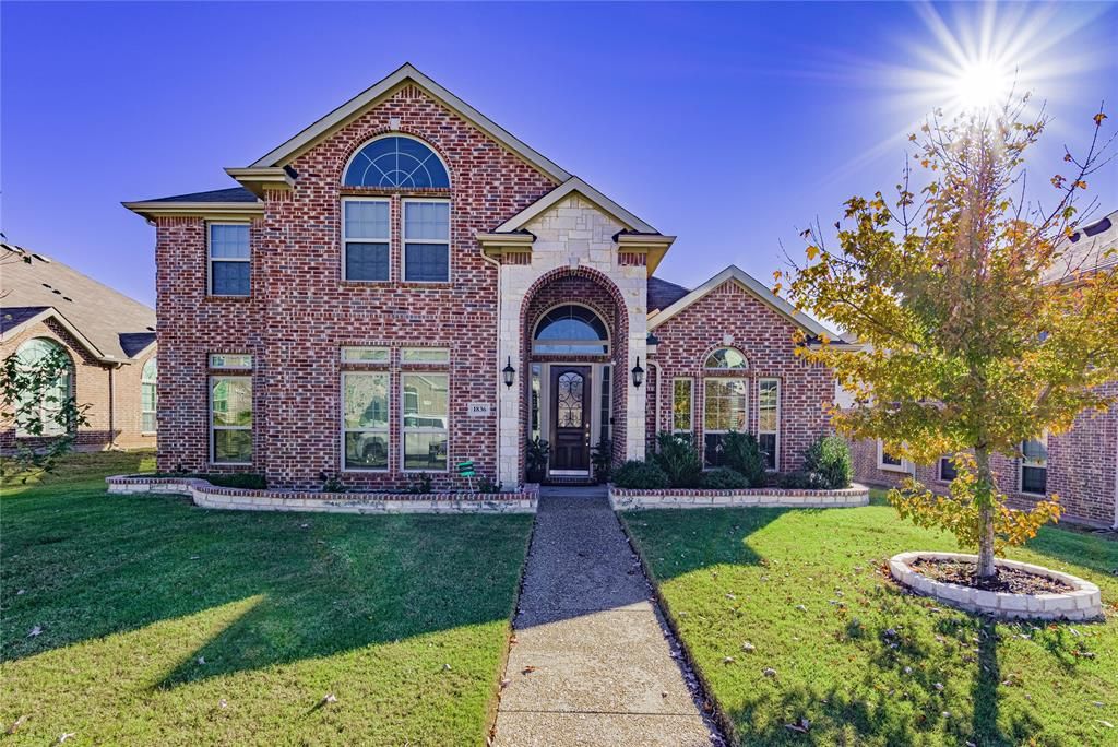 1836 River Run Dr, Desoto, TX 75115