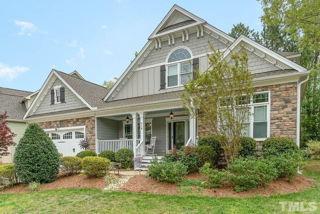 518 Lake Gaston Dr, Fuquay Varina, NC 27526