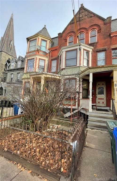 582 Kossuth St, Bridgeport, CT 06608