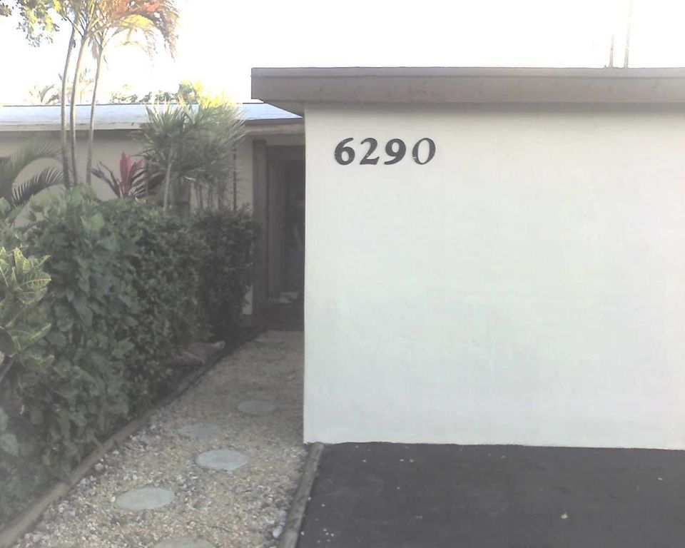 6290 NW 14th Ct, Sunrise, FL 33313