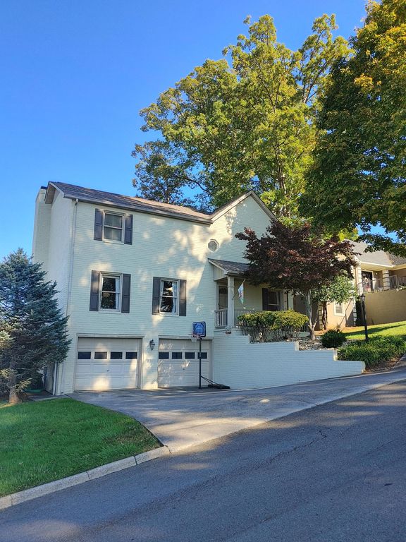 709 Devictor Dr, Maryville, TN 37801