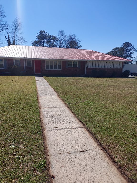 1410 Johnston Dr, Anniston, AL 36207