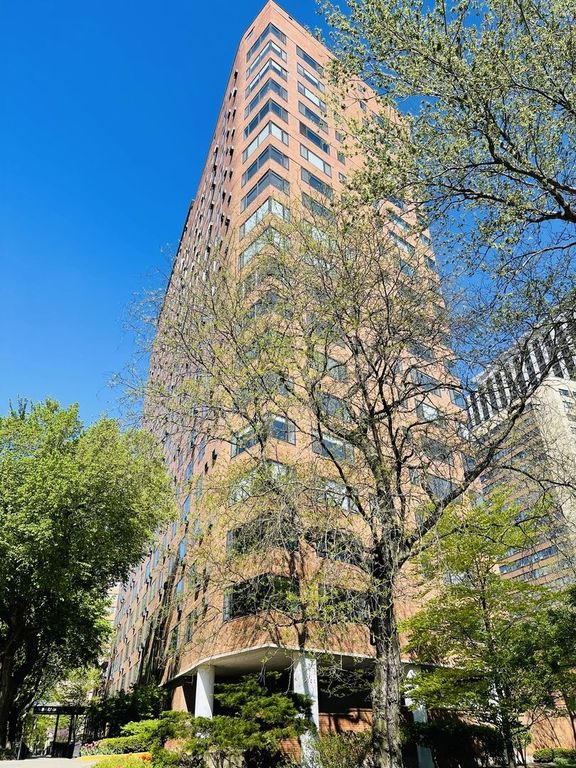 3100 N Lake Shore Dr #908, Chicago, IL 60657