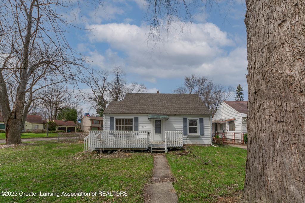 517 N Dexter Dr, Lansing, MI 48910